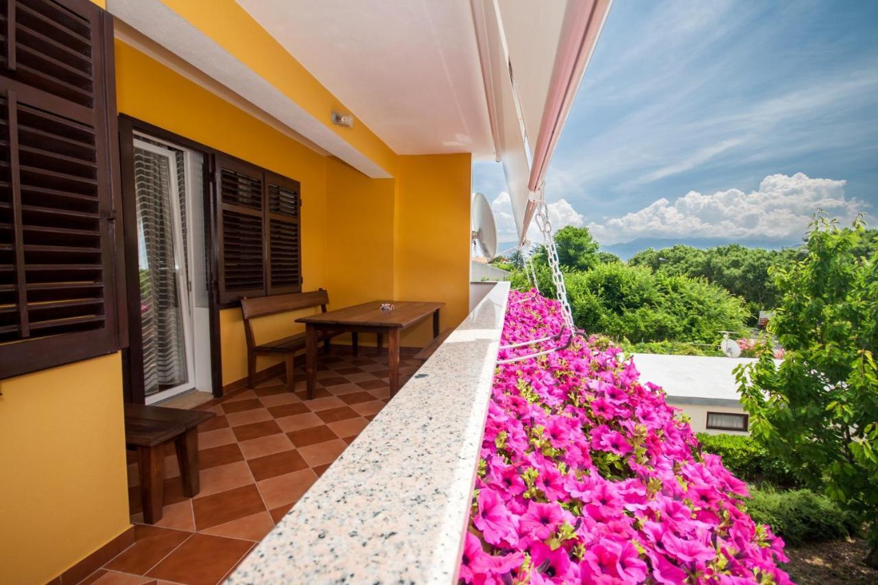Apartments Surfinia Baska  Ngoại thất bức ảnh