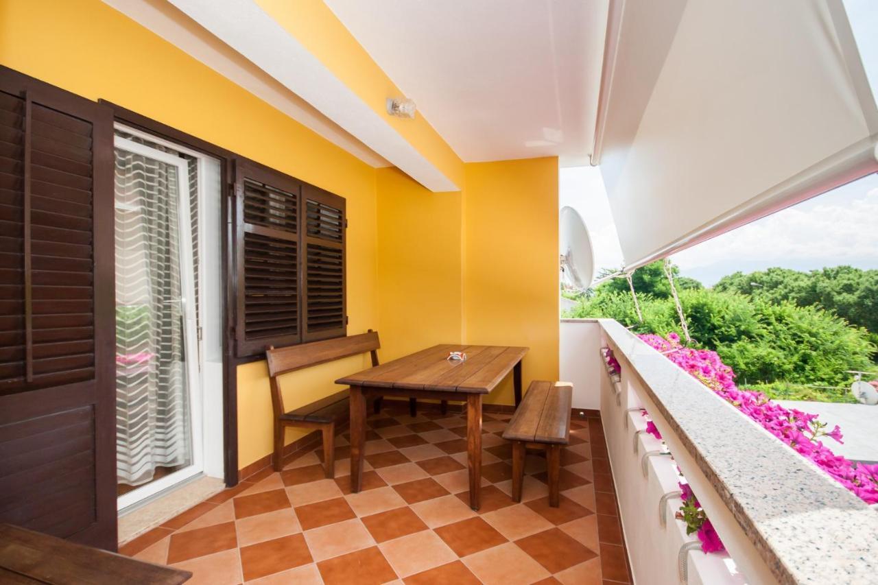 Apartments Surfinia Baska  Ngoại thất bức ảnh