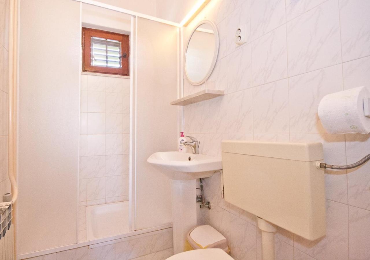Apartments Surfinia Baska  Ngoại thất bức ảnh